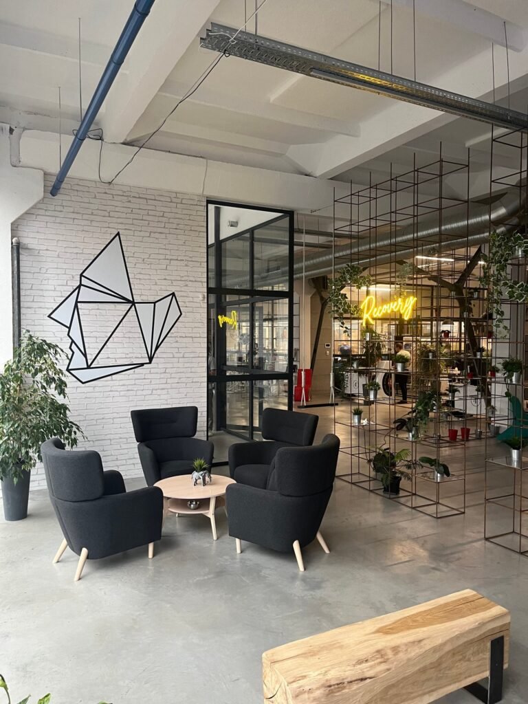 Eritellimus LED neoonsilt seinal koos aksessuaaridega – LedNeon.ee